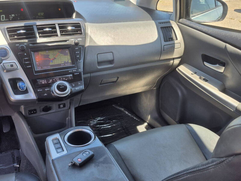 2013 Toyota Prius v Five - Photo 19