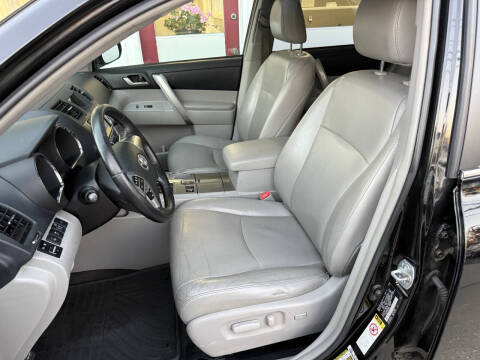 2013 Toyota Highlander SE