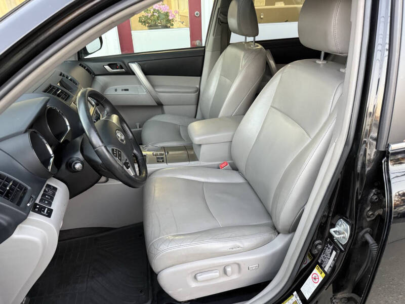 2013 Toyota Highlander SE