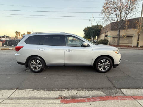 2018 Nissan Pathfinder SV
