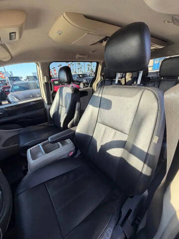 2012 Chrysler Town and Country Touring