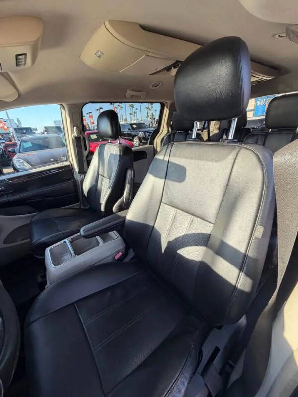 2012 Chrysler Town and Country Touring