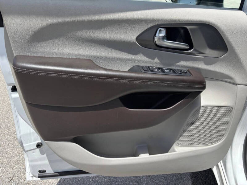 2021 Chrysler Voyager LX