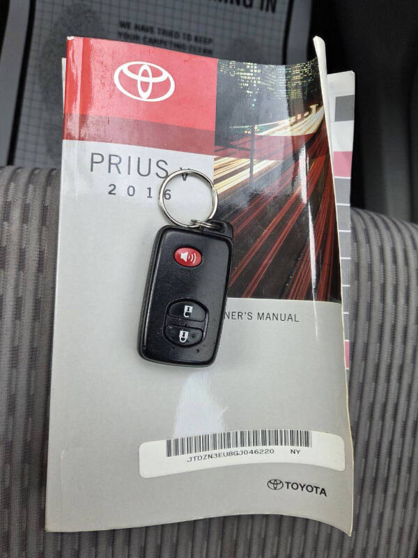 2016 Toyota Prius v Three