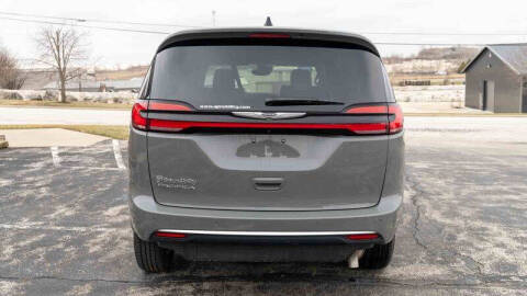 2025 Chrysler Pacifica Select