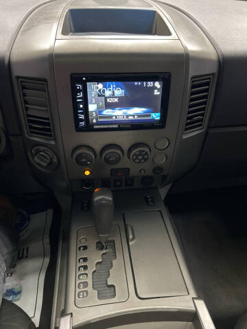 2004 Nissan Titan LE