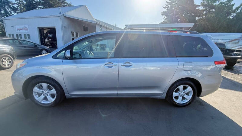 2011 Toyota Sienna LE 8-Passenger