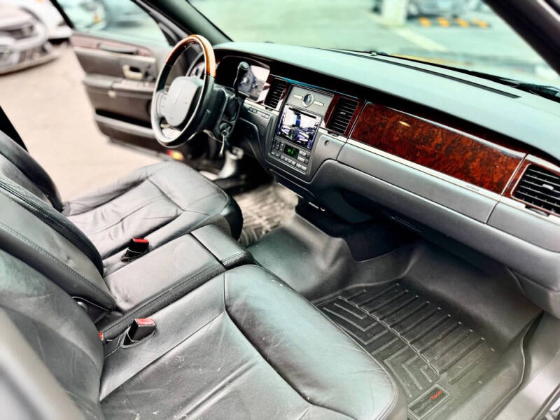 2008 Lincoln Town Car Signature Limited