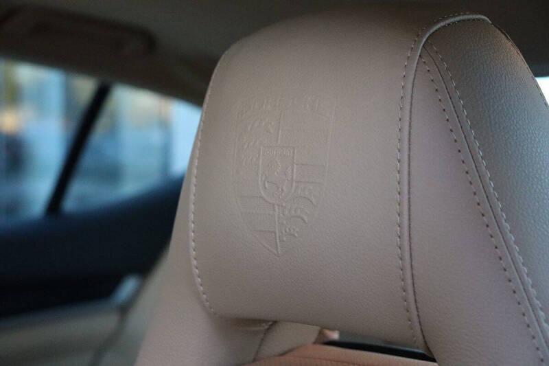 2016 Porsche Panamera Edition