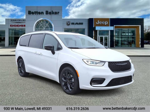 2025 Chrysler Pacifica for sale at Betten Baker Chrysler Dodge Jeep Ram in Lowell MI