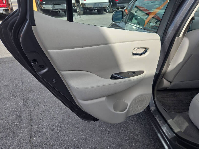 2015 Nissan LEAF SV