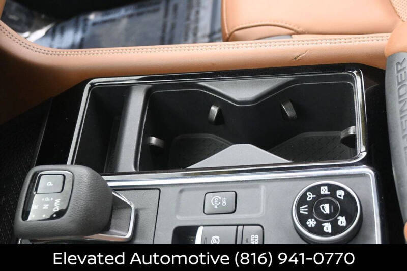 2023 Nissan Pathfinder Platinum