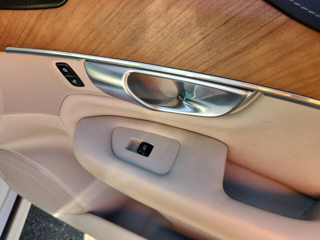 2020 Volvo XC90 T6 Inscription 6-Passenger