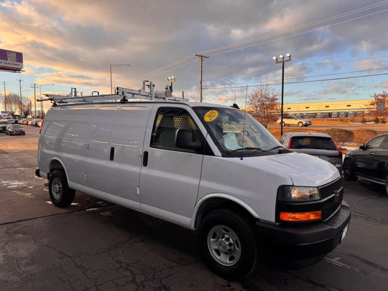 2025 Chevrolet Express 2500