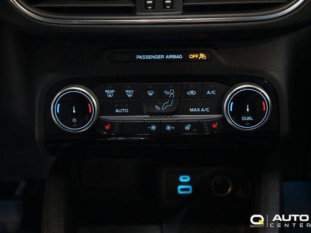 2022 Ford Escape Hybrid Titanium