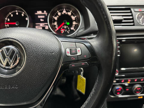 2017 Volkswagen Passat 1.8T R-Line