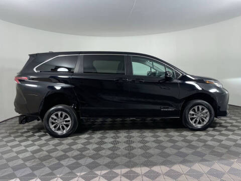 2023 Toyota Sienna LE 8-Passenger