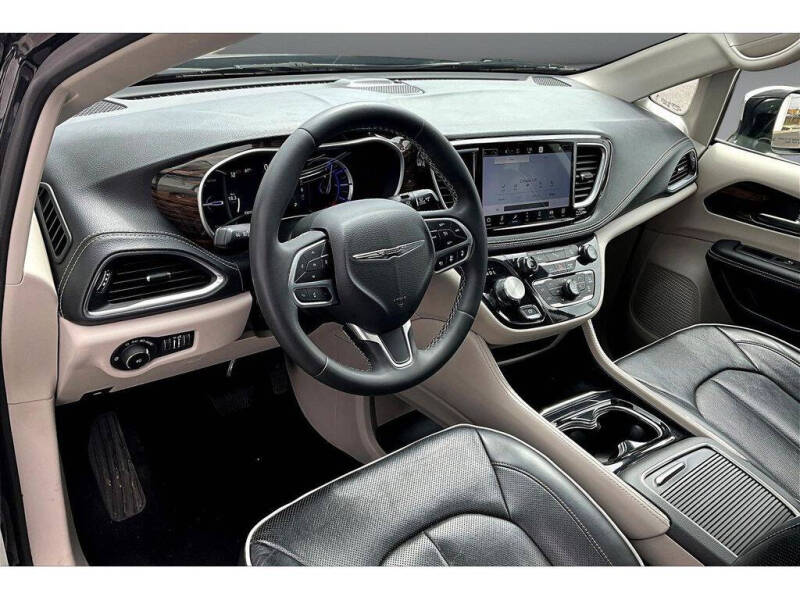2023 Chrysler Pacifica Plug-In Hybrid Limited