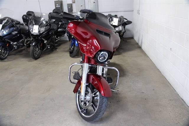 2017 Harley-Davidson STREET GLI