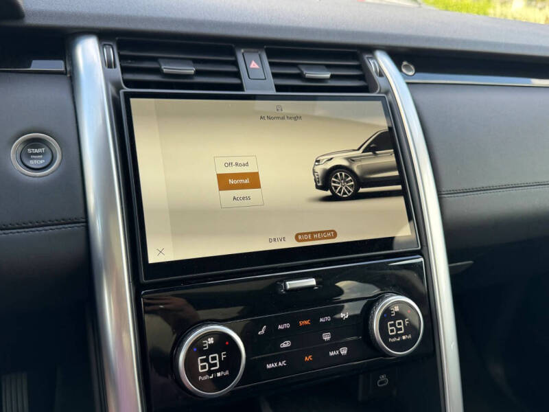 2024 Land Rover Discovery P300 S