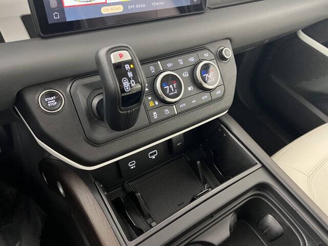 2023 Land Rover Defender 110 SE