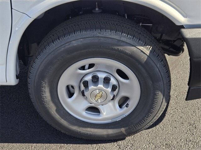 2025 Chevrolet Express 2500