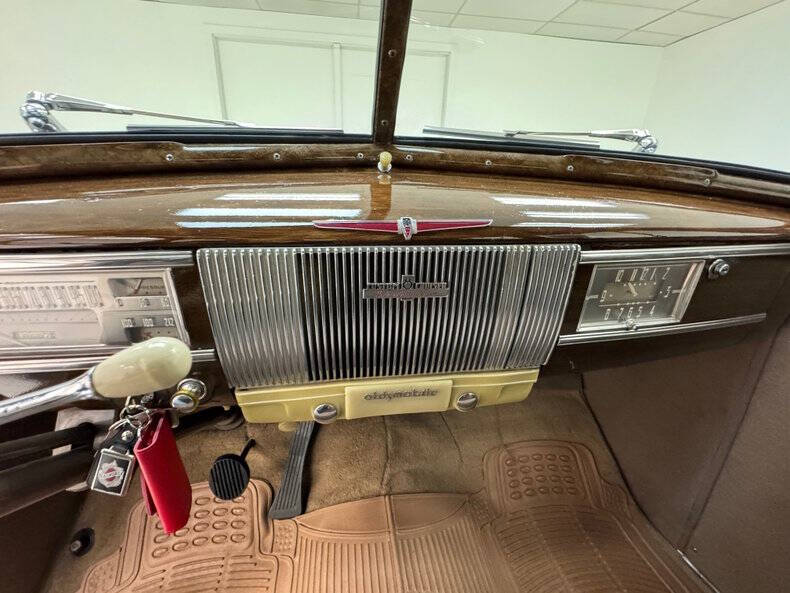 1940 Oldsmobile Custom Cruiser