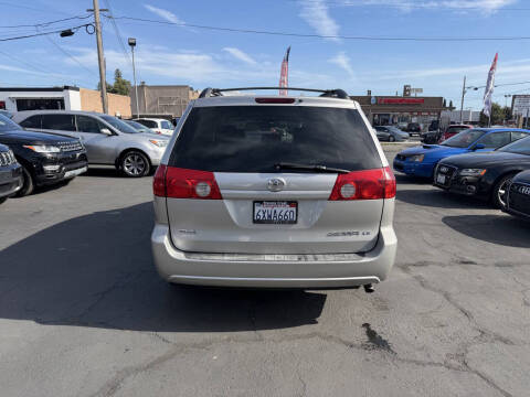 2006 Toyota Sienna LE 8 Passenger