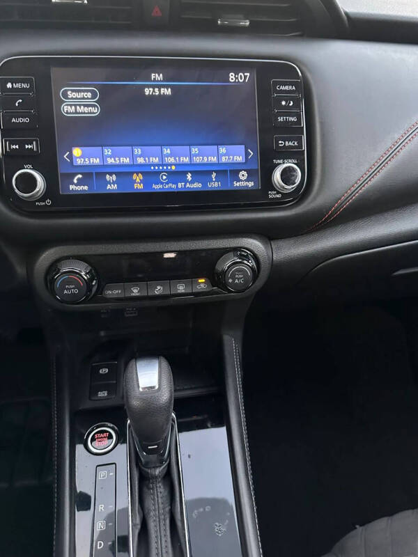2022 Nissan Kicks SR