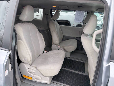 2012 Toyota Sienna Base 7-Passenger