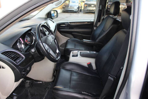 2012 Chrysler Town and Country Touring