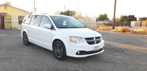 2017 Dodge Grand Caravan for sale at Autosales Kingdom in Lancaster CA