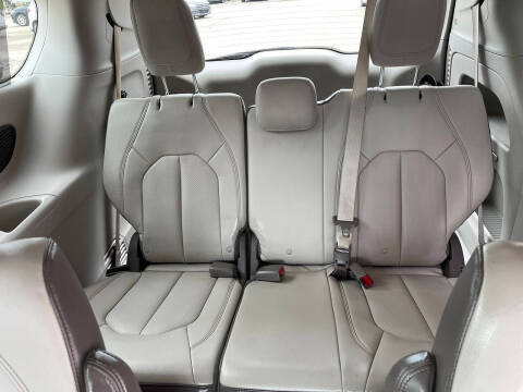 2017 Chrysler Pacifica Touring-L Plus