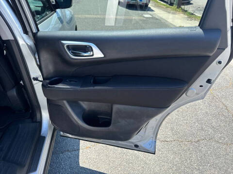 2017 Nissan Pathfinder SV