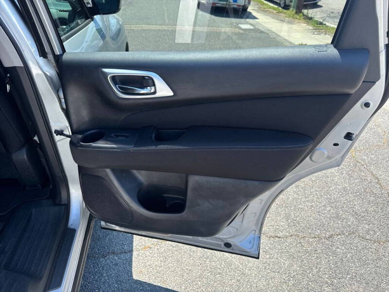 2017 Nissan Pathfinder SV