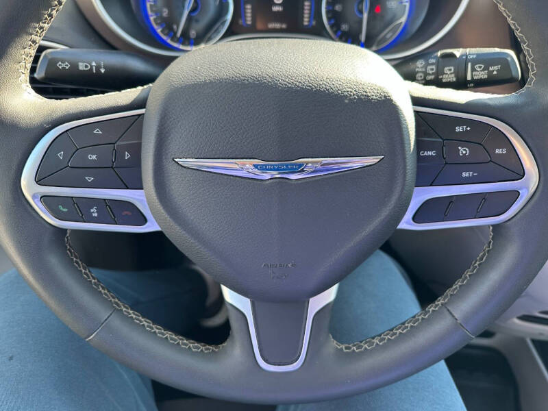 2022 Chrysler Voyager LX