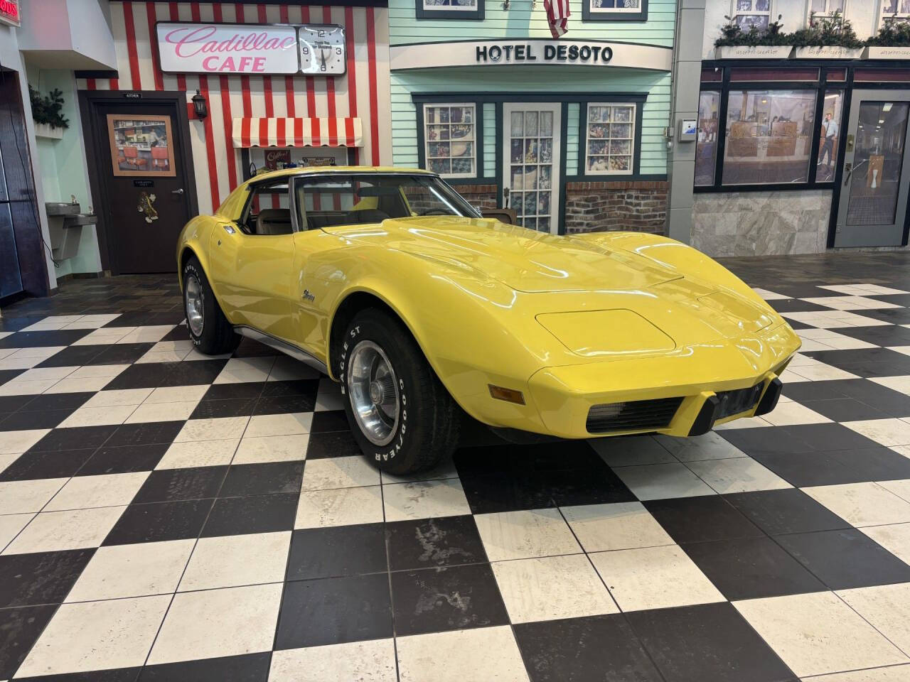 1975 Chevrolet Corvette 3