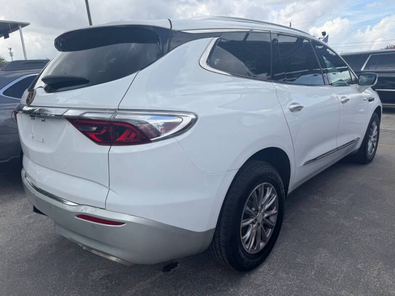 2022 Buick Enclave Essence