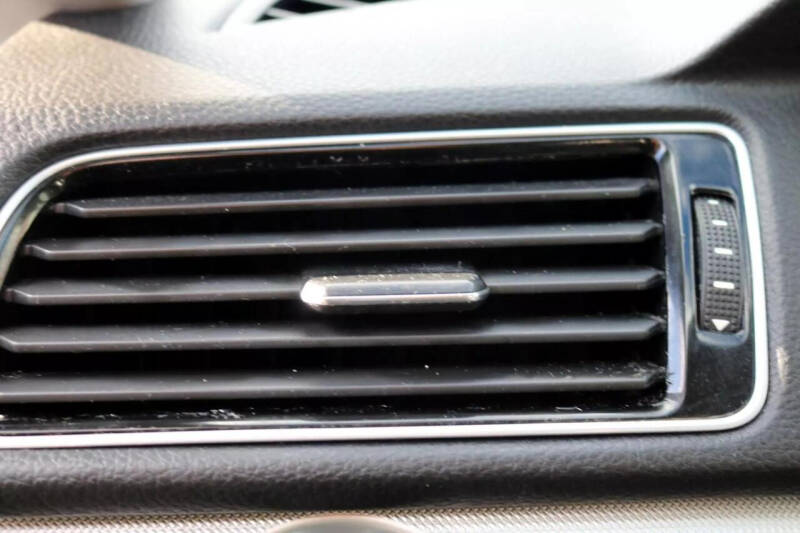 2019 Volkswagen Passat SE R-Line