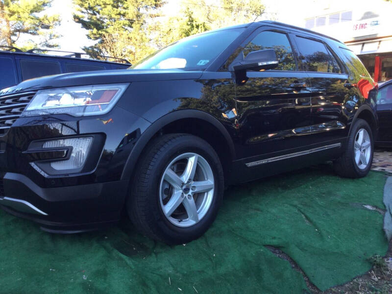 2017 Ford Explorer for sale at Drive Deleon in Yonkers NY