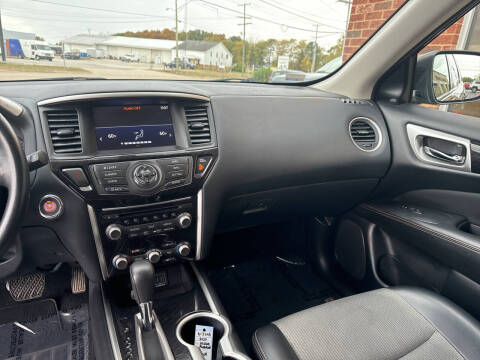 2020 Nissan Pathfinder SV