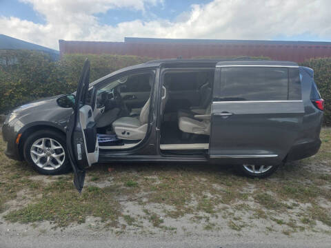 2017 Chrysler Pacifica Touring Plus