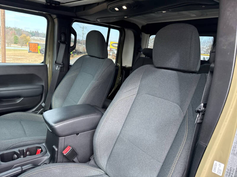 2025 Jeep Gladiator NightHawk