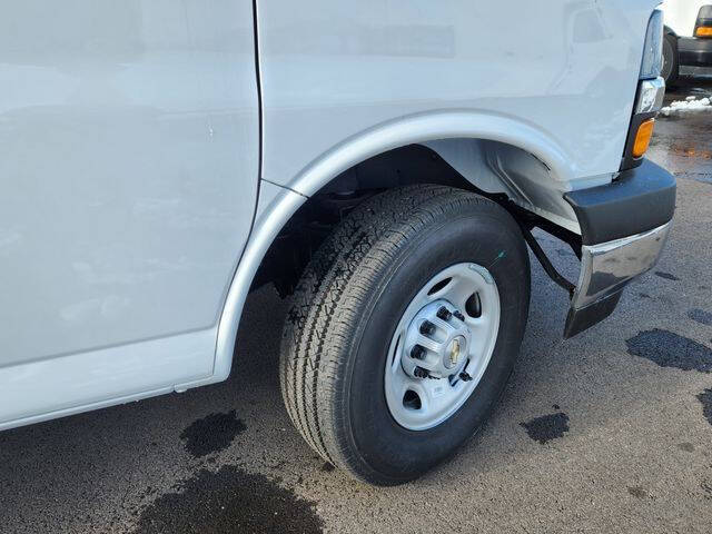 2025 Chevrolet Express 3500