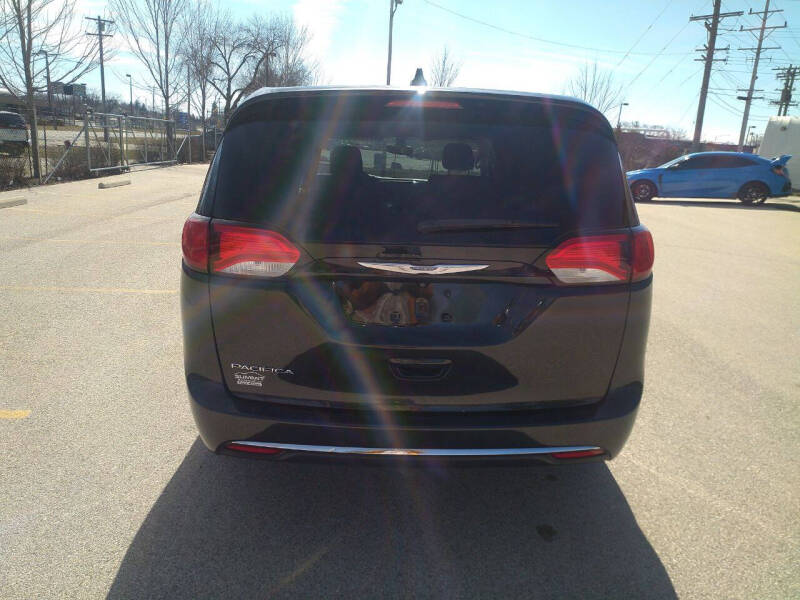 2017 Chrysler Pacifica Touring-L