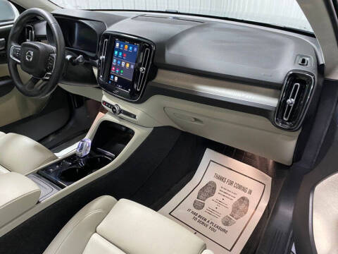 2024 Volvo XC40 B5 Plus Bright Theme