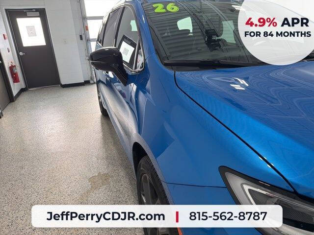 2026 Chrysler Pacifica Select