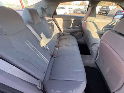 2022 Hyundai Elantra SEL