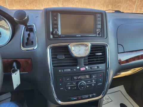 2016 Chrysler Town and Country Touring-L