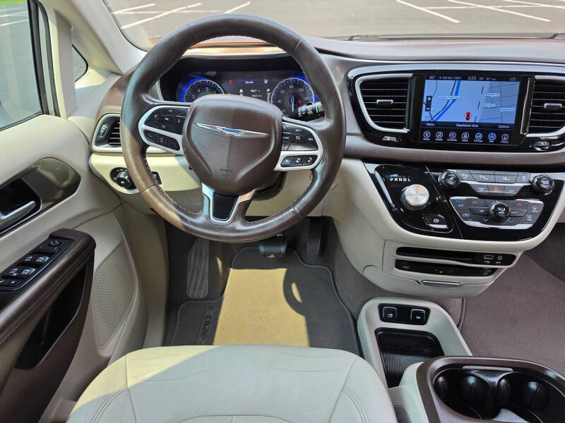 2017 Chrysler Pacifica Touring-L Plus